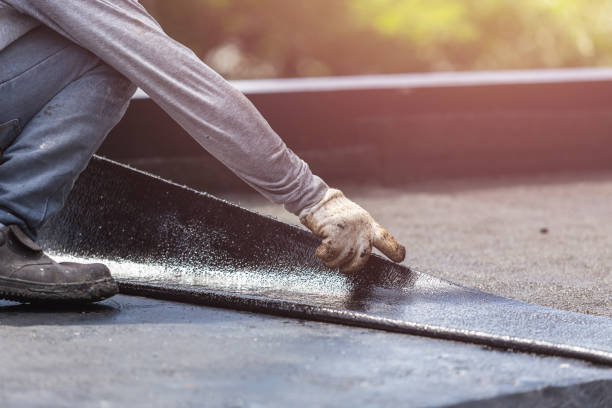 Professional Vapor Barrier Installation technician working in Palmyra, MI